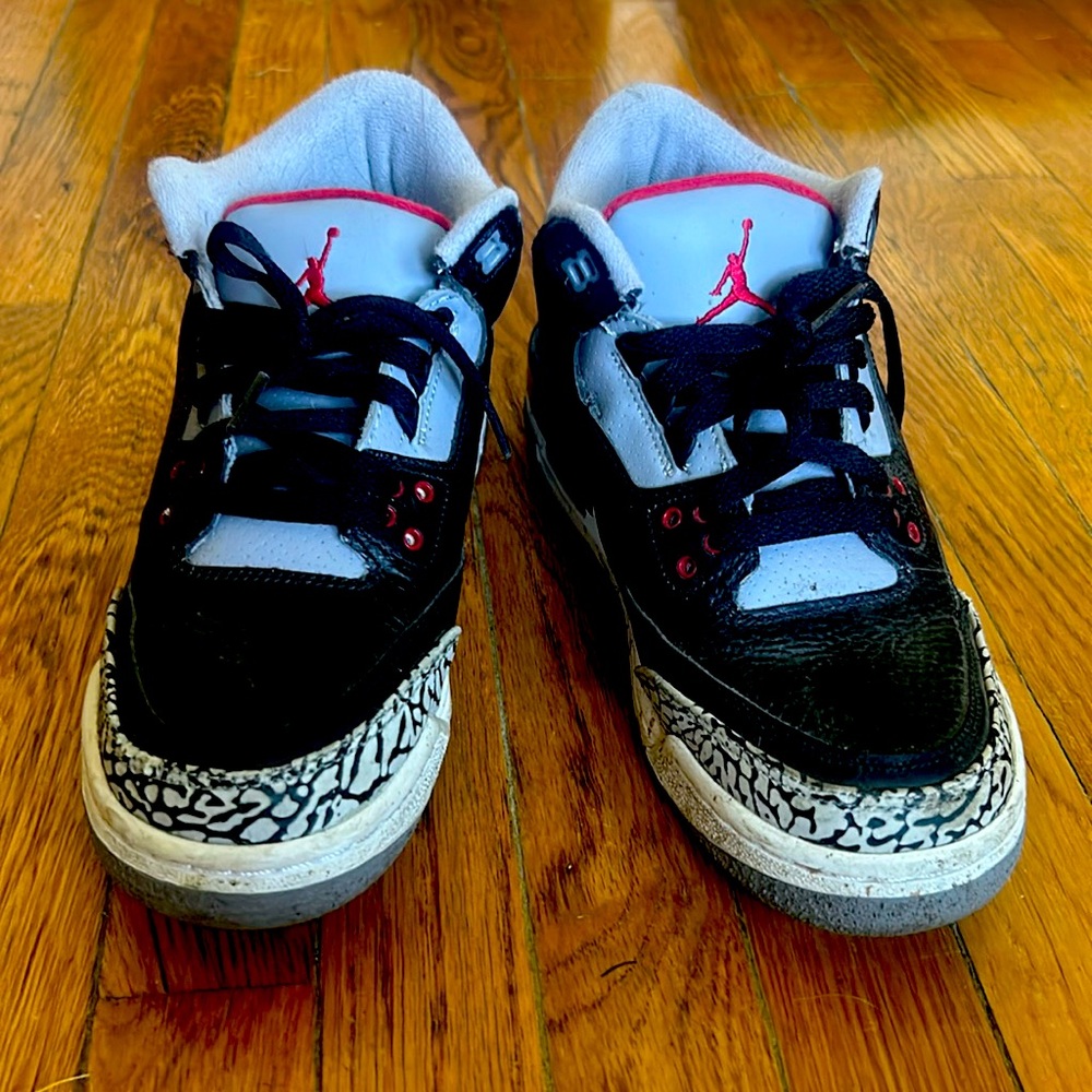 Nike Air Jordans 3 black cement
